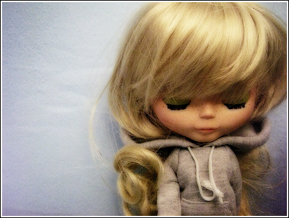 i am on a search for a blythe doll i have become completely passionate 